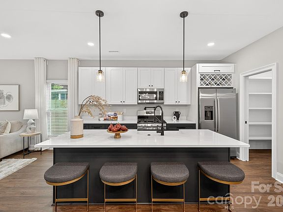5th image of 3217 Credenza Rd