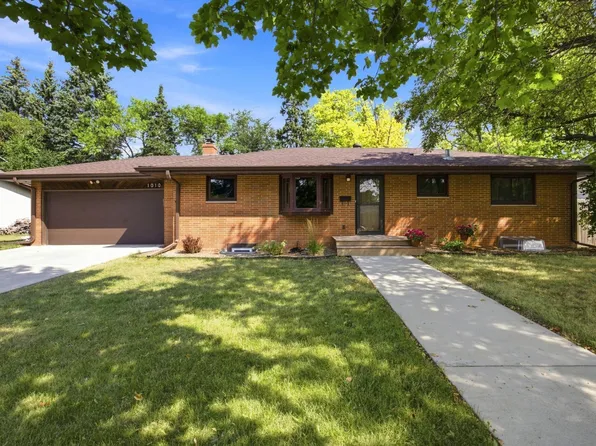 1010 22nd Ave S, Moorhead, MN 56560