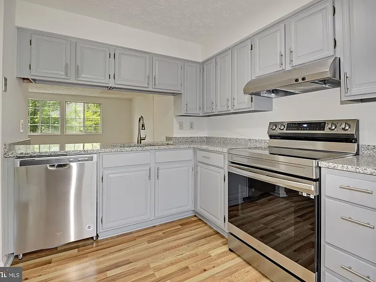 2853 Middleboro Dr — Photo 3
