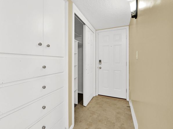 2364 Chateau Dr #C-101, Roy, UT 84067