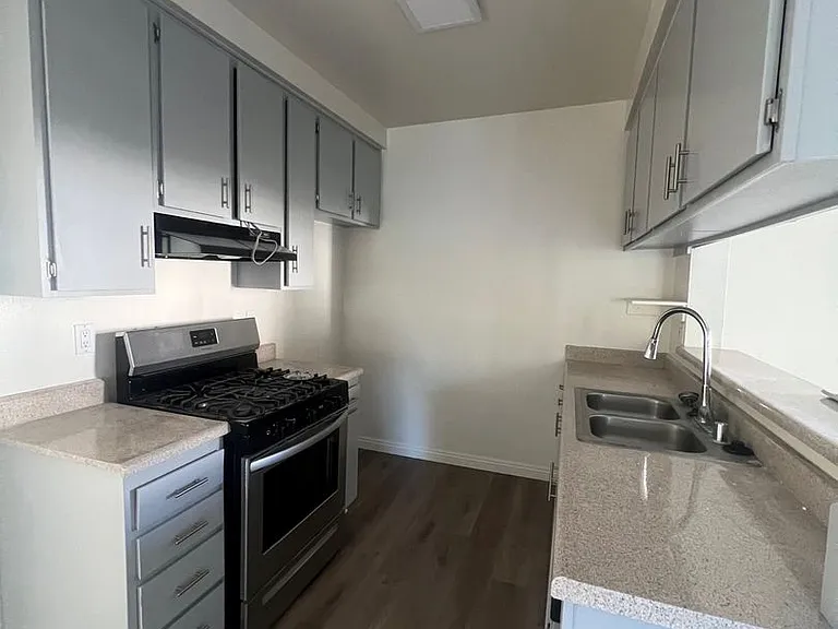 8541 Foothill Blvd., Sunland — Photo 27