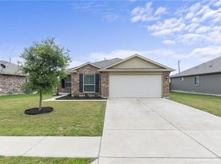 320 Foxglove Dr, Hutto, TX 78634
