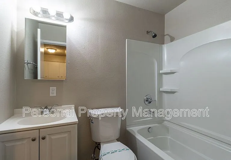 1002 NE 86th St — Photo 9
