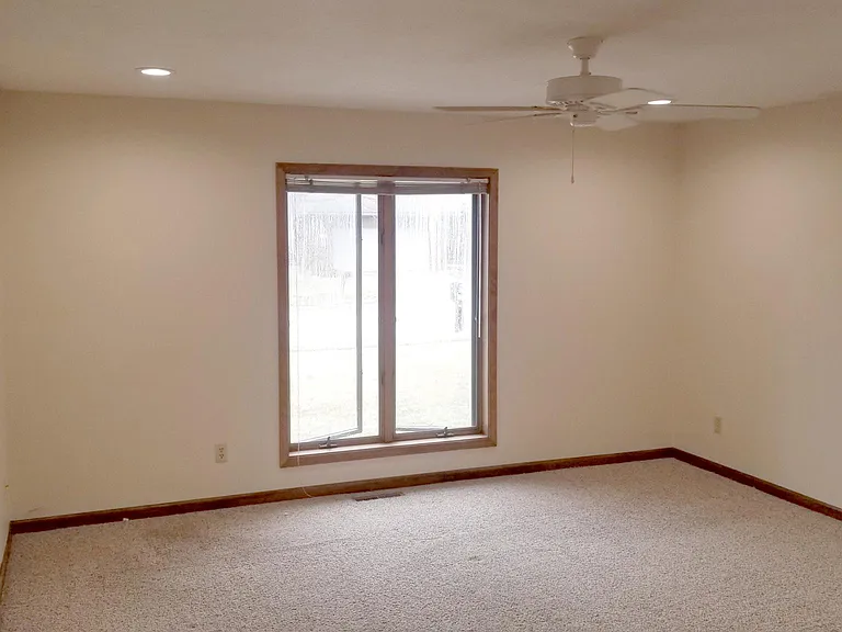 1414 E Powell St — Photo 14