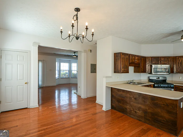 5460 Hampton Ct — Photo 13