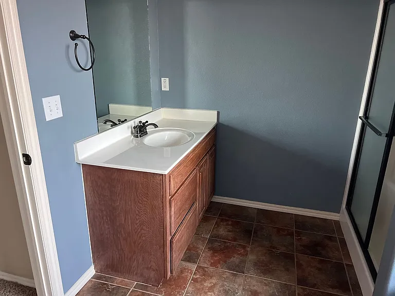 684 Meadows Cir — Photo 12