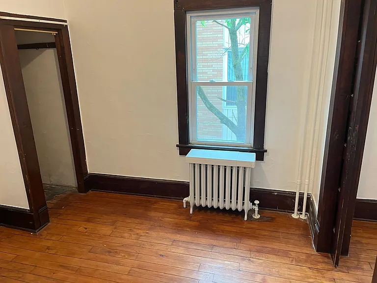 22 Raymond Ave — Photo 5