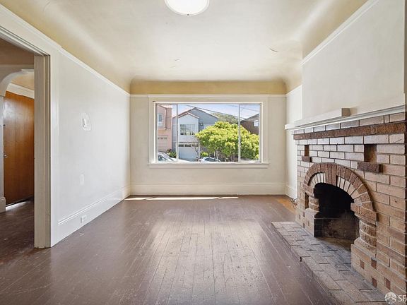 3rd image of 210 Dublin St