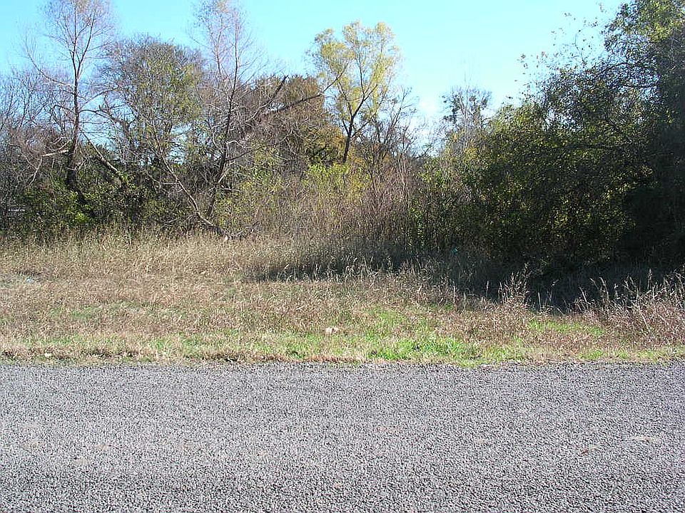1st image of 915 Huron Dr