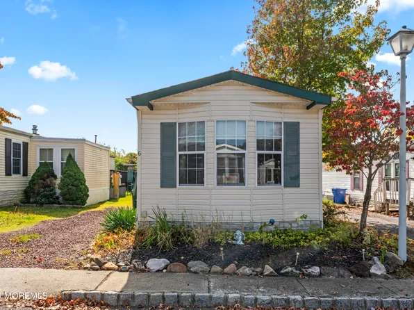 6 Man O War Lane, Howell, NJ 07731