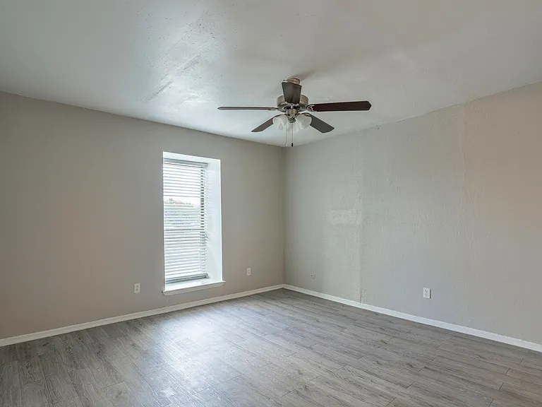 Raintree Apartment Homes — Photo 9