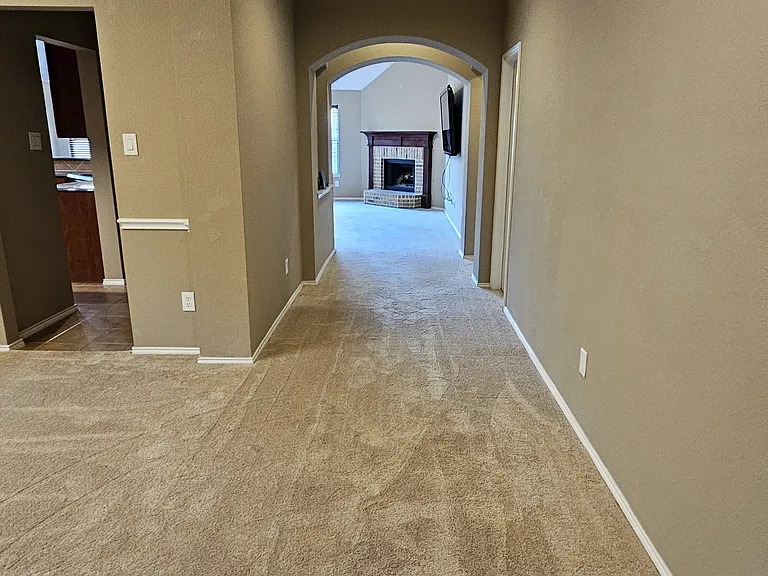 1202 Chestnut Hill Dr — Photo 3
