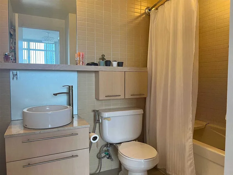 21 Carlton St #3601 — Photo 8