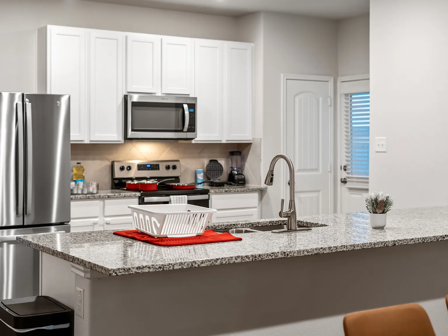 3 bed, $4,100 — Photo 1