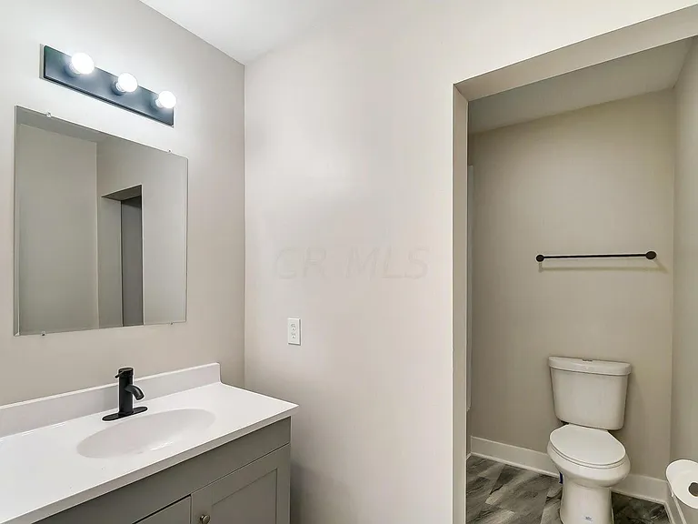 294 Dakota Ave — Photo 17