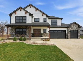 11241 Oak Ridge Ct, Crown Pt, IN 46307