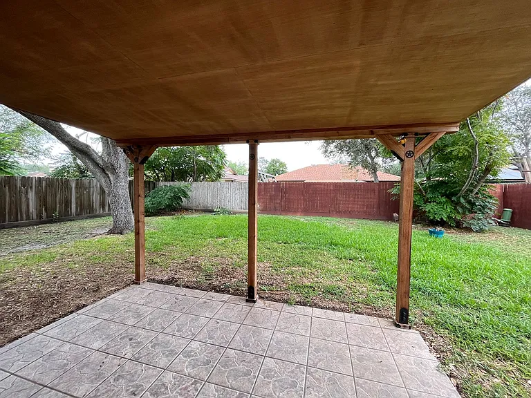 2118 Meadowgrove Dr — Photo 23