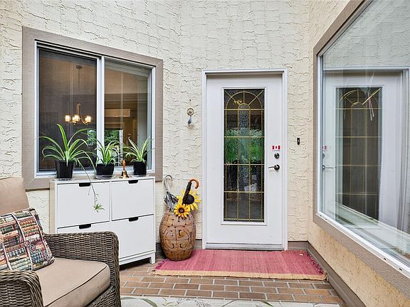5th image of 885 Berwick Rd S #2