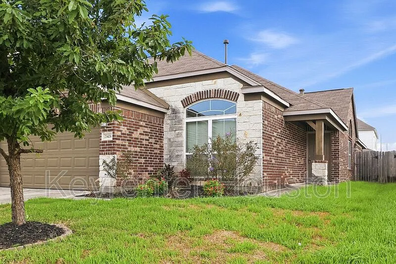 3 bed, 2.0 bath, 1750 sqft, $2,000 — Photo 2