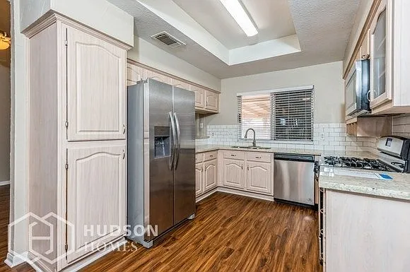 9127 Cypress Square Dr — Photo 3