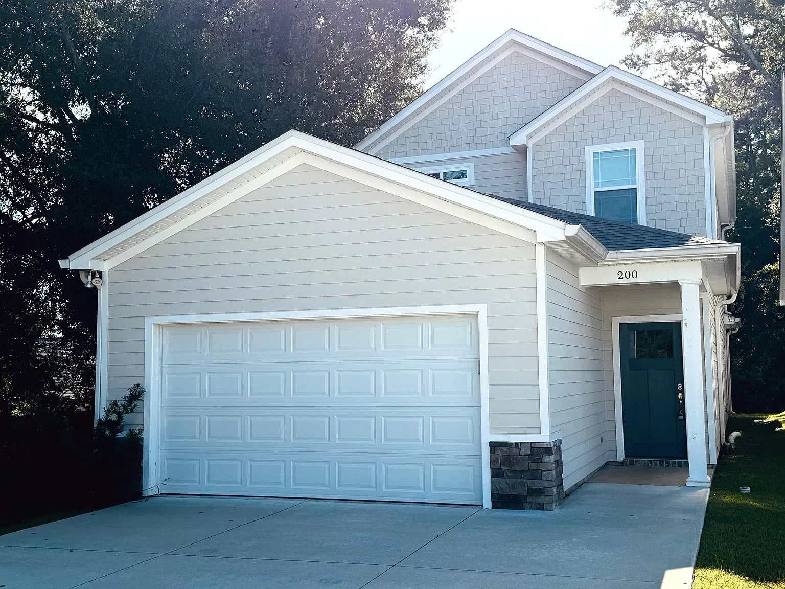 5 bed, 2.5 bath, 2120 sqft, $2,750 — Photo 1