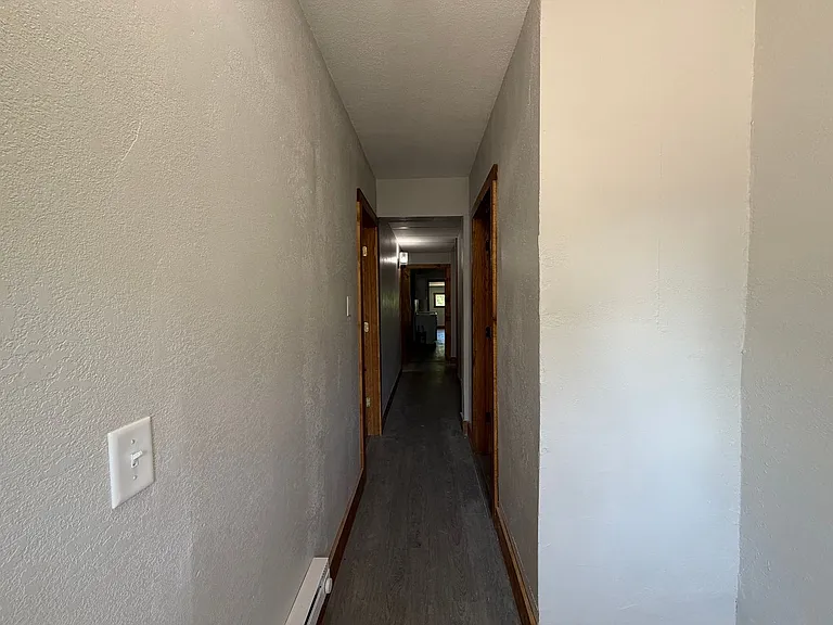 317 Earl St — Photo 30