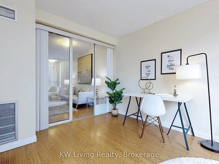 633 Bay St #814 — Photo 18