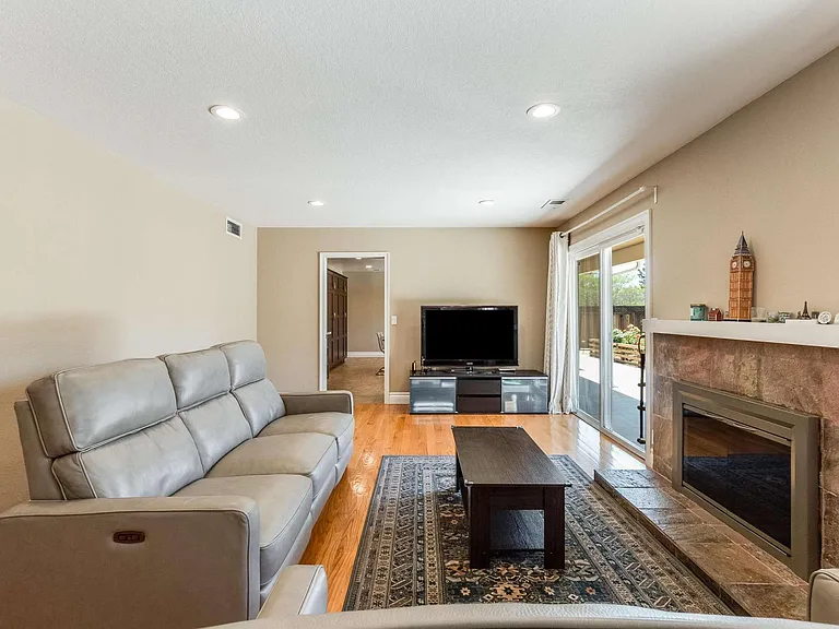 12371 Saraglen Dr — Photo 7
