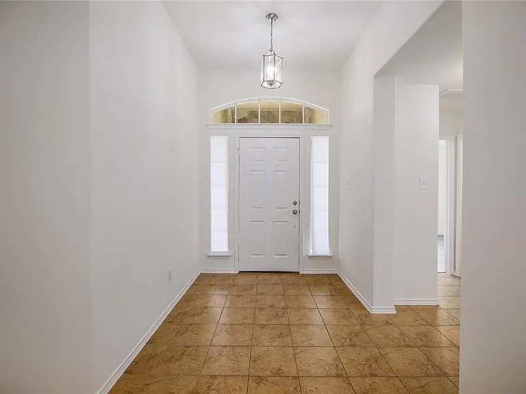 137 Langtry Ln — Photo 16