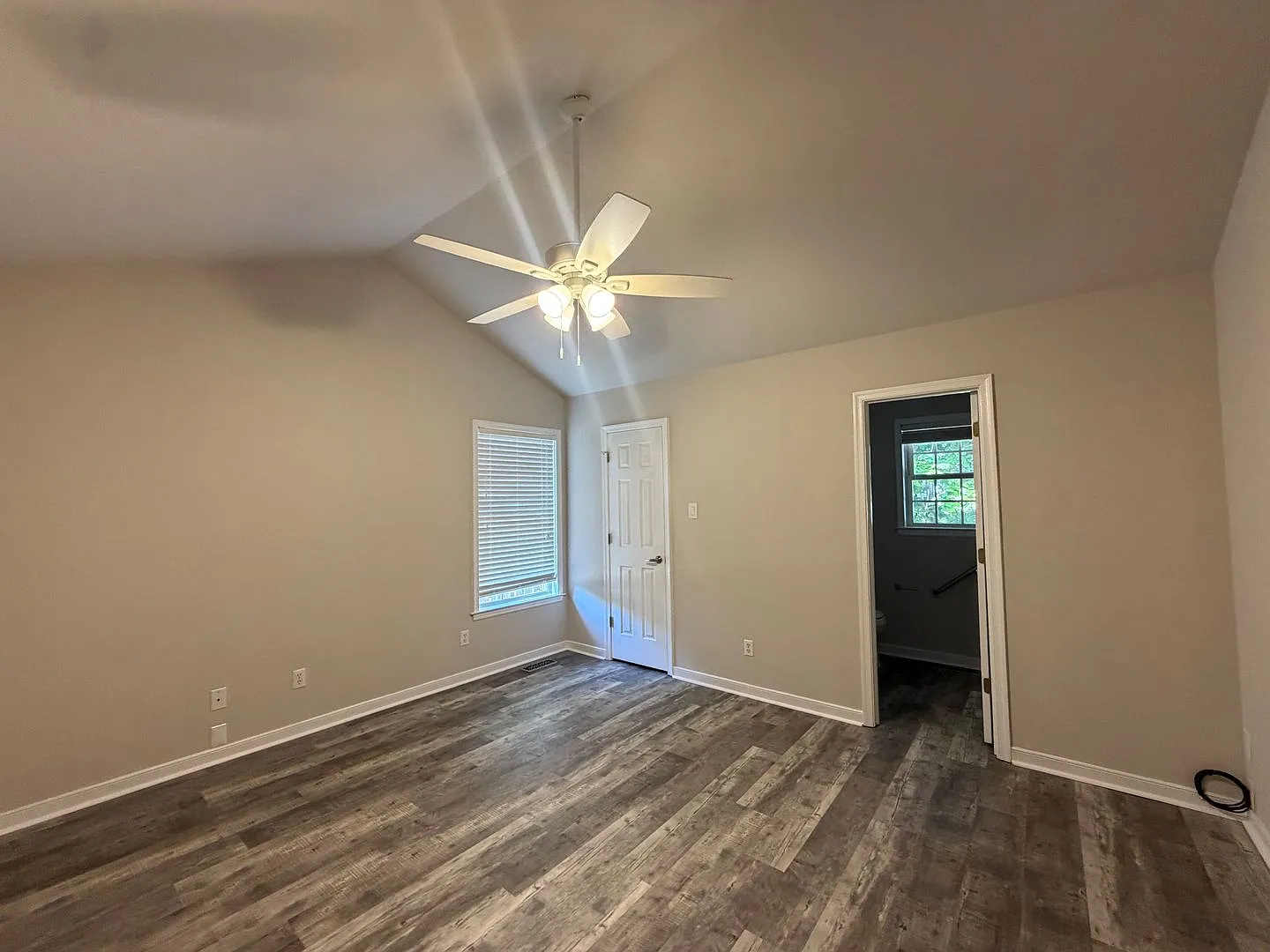 3-bedroom 2 full bath 1 story home with 2 car garage — Photo 3