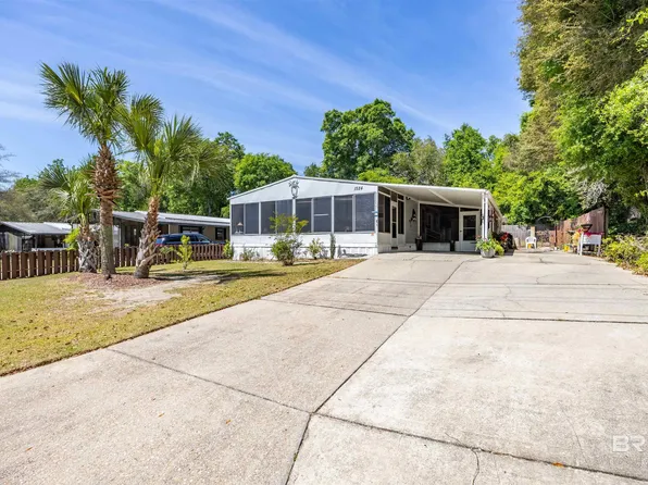 1524 Valencia Dr, Lillian, AL 36549