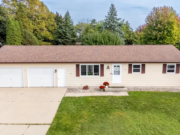 1316 Wedgewood Ln, Neenah, WI 54956