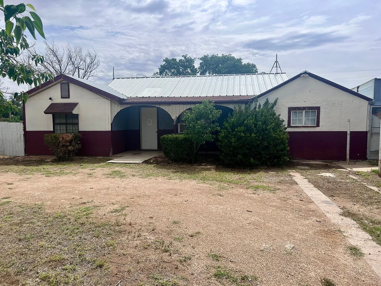 PM2 - 515 Southwest 6th Street — Photo 1