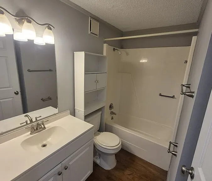 406 Amhurst Dr — Photo 11