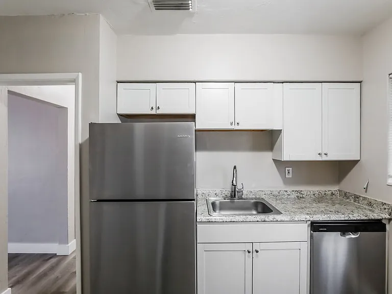 381 Carolina Ave — Photo 8