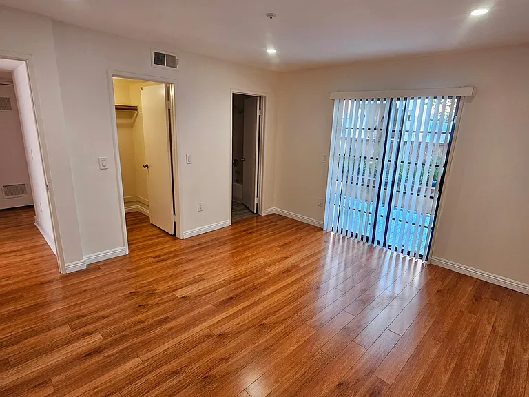 215 E Maple St #104 — Photo 10