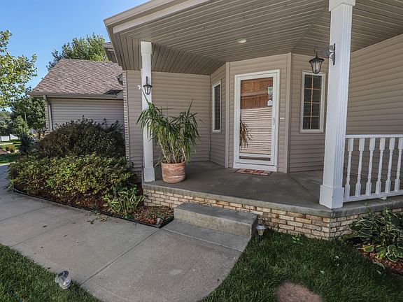 3rd image of 9822 S 175th Cir