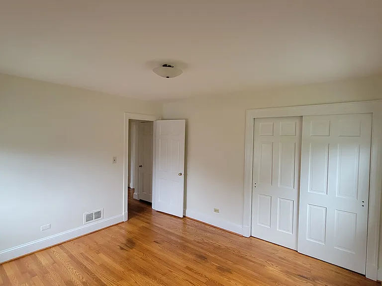 2316 Greenbrier Dr — Photo 18