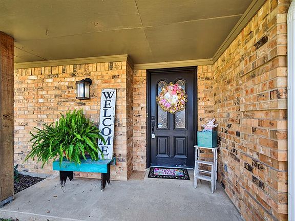 4th image of 209 Colonial Cir