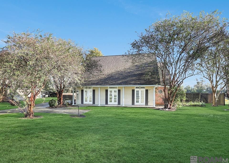 1st image of 446 Pecan Ave