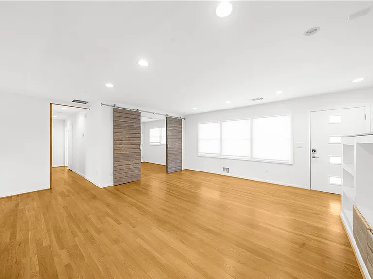 2420 Cove Cir — Photo 12