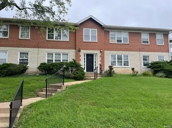 612 Thunderbird Ct, Chesterfield, MO 63017