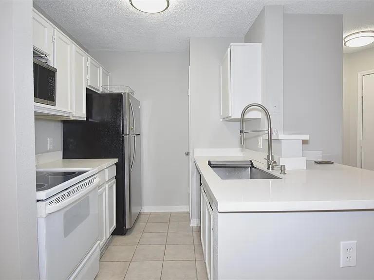 2121 Hepburn St #722 — Photo 8