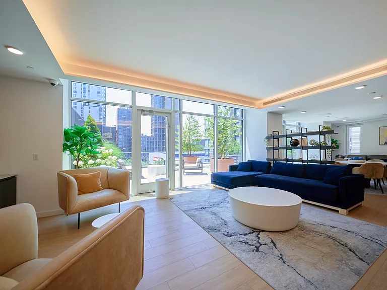 2455 3rd Ave #8D — Photo 24