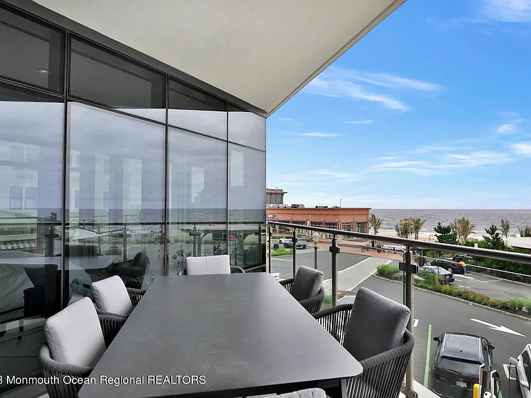 20 Melrose Ter #206 — Photo 19