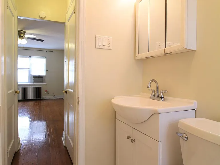 1612 Pine St #13 — Photo 12