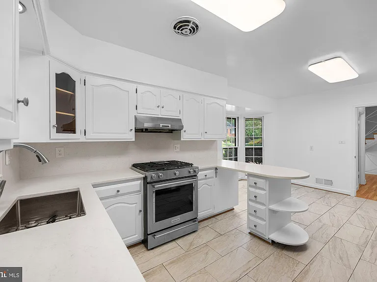 2816 Ellicott St NW — Photo 12