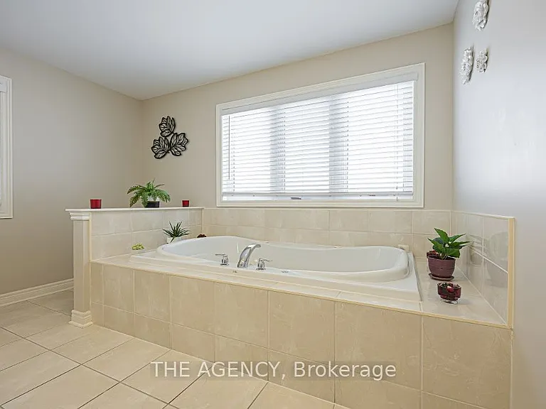 48 Tonner Cres — Photo 28