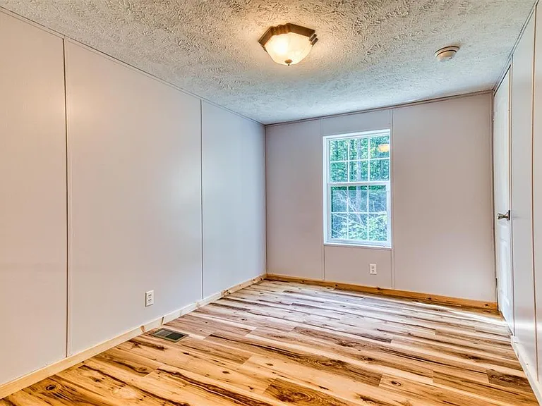 71 Baldwin Cir — Photo 13