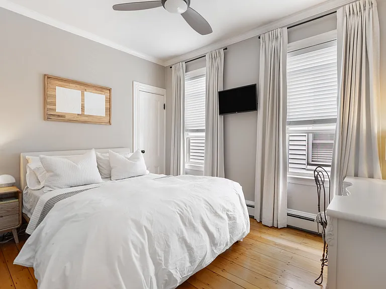 639 E 7th St #3 — Photo 16